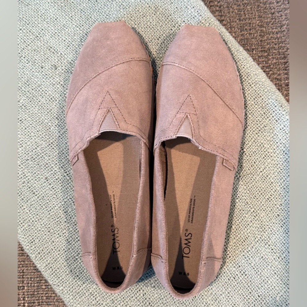 NWOT TOMS - Picture 3 of 8